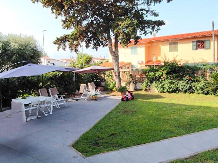 Casa con 6 locali in affitto in Via delle Mammole, Lido dei Pini di Ardea Lupetta, Ardea