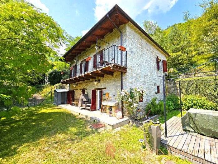 Casa con 5 locali in vendita in Gorzegno