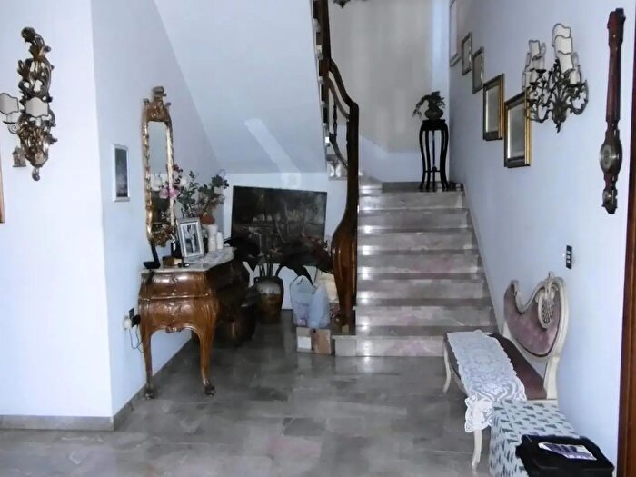 Casa con 9 locali in affitto in Empoli