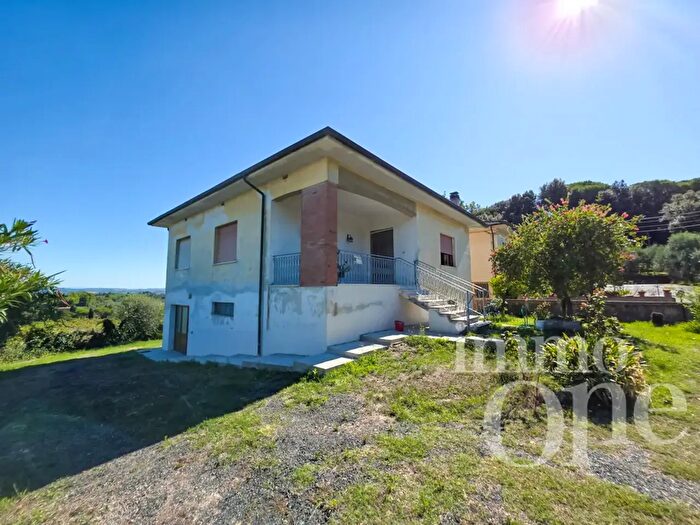 Casa quadrilocale in vendita in Via Andrea Baldi, Terricciola