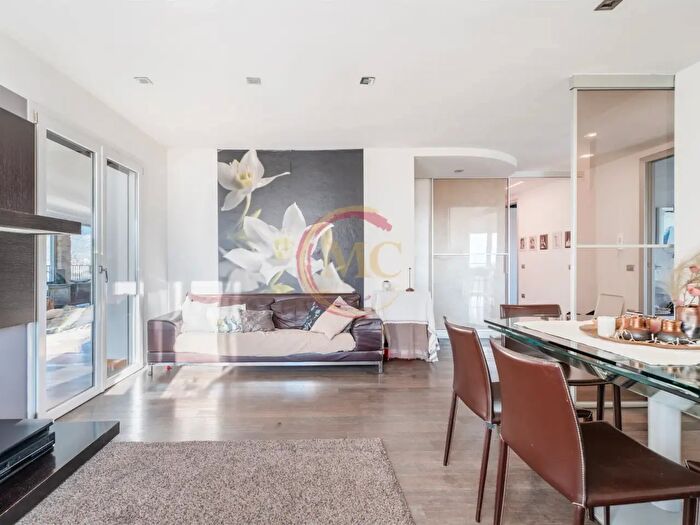 Appartamento con 9 locali in vendita in Via Santa Caterina, Arco