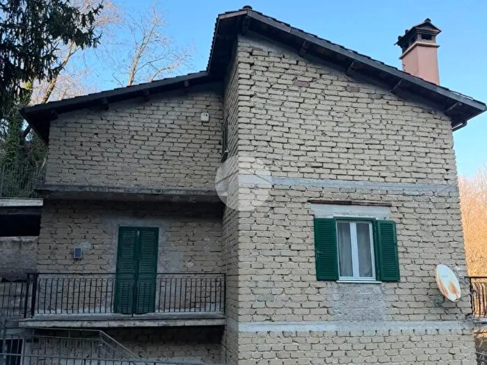 Casa quadrilocale in vendita in Contrada S Angelo, Roiate
