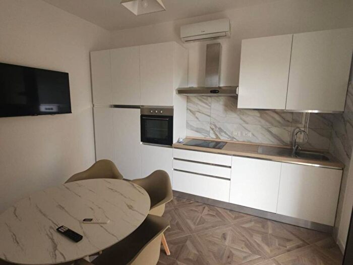 Appartamento trilocale in affitto in Via Caprera, Catanzaro Lido, Catanzaro