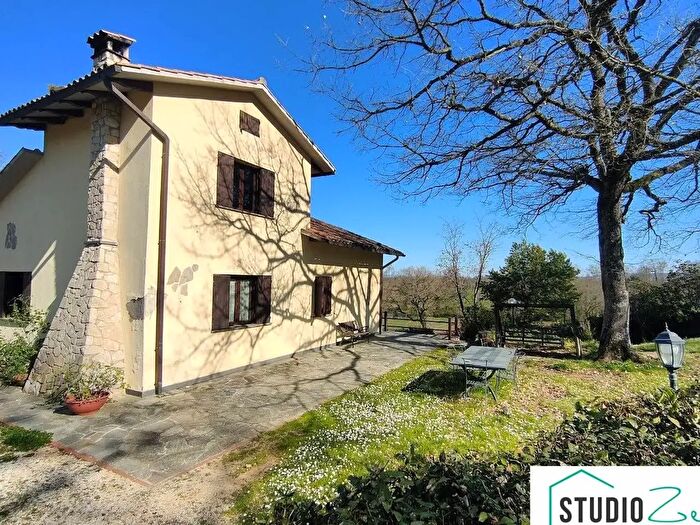 Casa quadrilocale in vendita in Montecchio