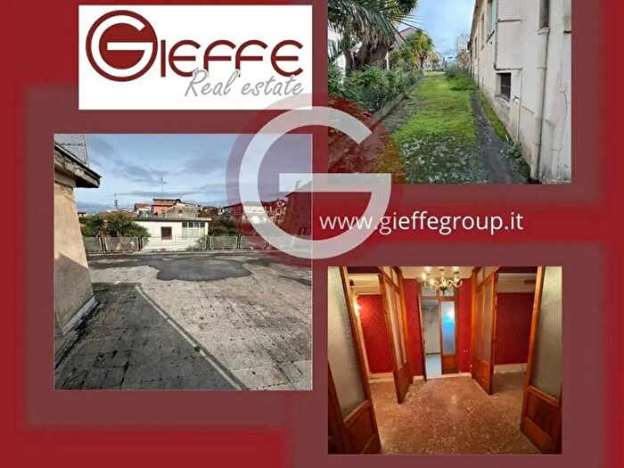 Casa con 10 locali in vendita in Polistena