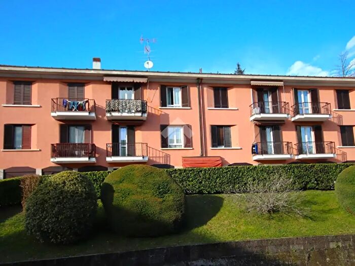 Appartamento trilocale in vendita in Via Pirovano, Barzano