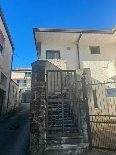 Casa trilocale in vendita in Limatola