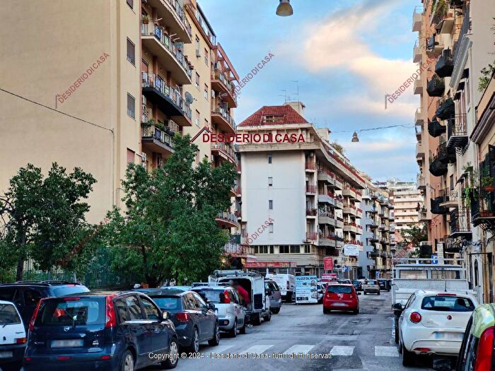 Appartamento quadrilocale in vendita in Via Sampolo Palermo Pa Italia, Palermo