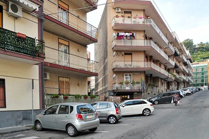 Appartamento quadrilocale in vendita in Via delle Olimpiadi Aci Catena, Aci Catena
