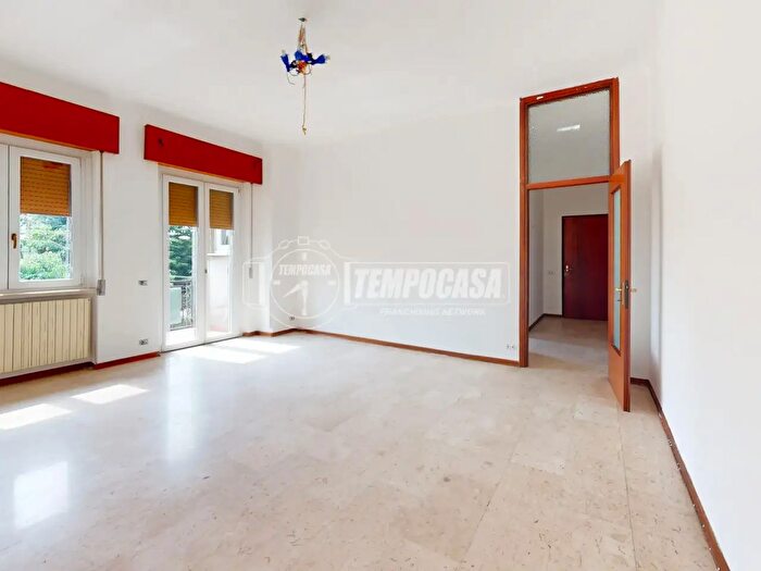 Appartamento quadrilocale in vendita in Via Madonna, Rovello Porro