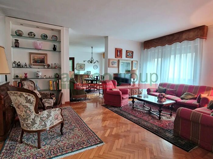 Appartamento con 5 locali in vendita in Via Cecconi, Livorno