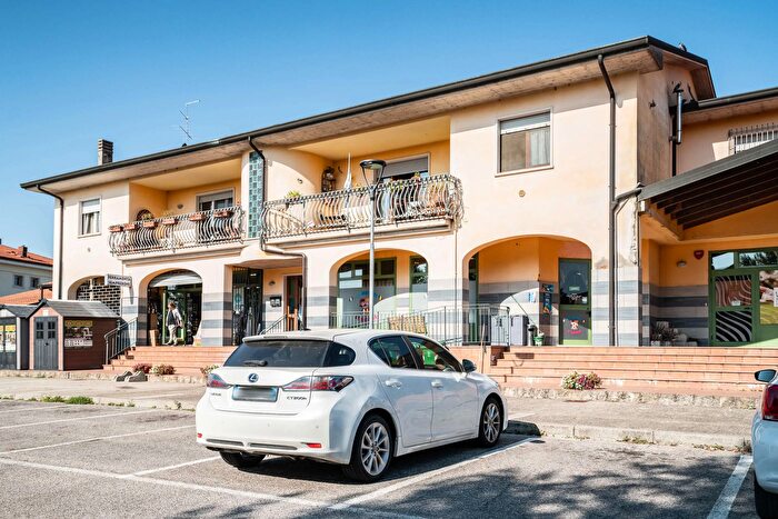 Appartamento con 6 locali in vendita in Nogarole Rocca