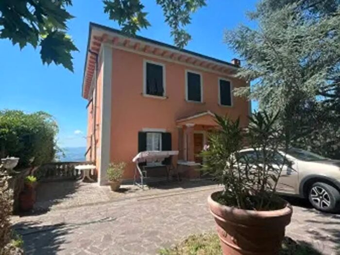 Casa con 6 locali in vendita in Viale Giuseppe Garibaldi, Volterra