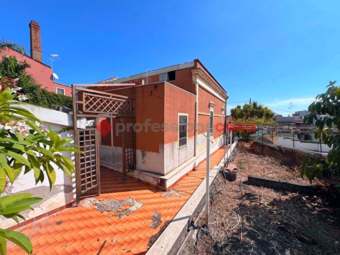 Casa quadrilocale in vendita in Via delle Esperidi, Catania