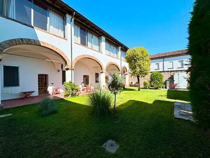 Appartamento con 5 locali in vendita in Via Alberto Crotti, Castelleone