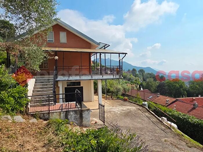 Casa in vendita in Via San Giovanni, Frossasco
