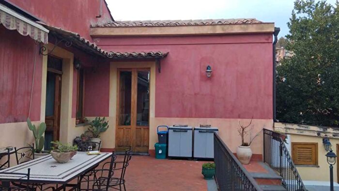 Casa quadrilocale in vendita in Via Ballo Fuga, Zafferana Etnea