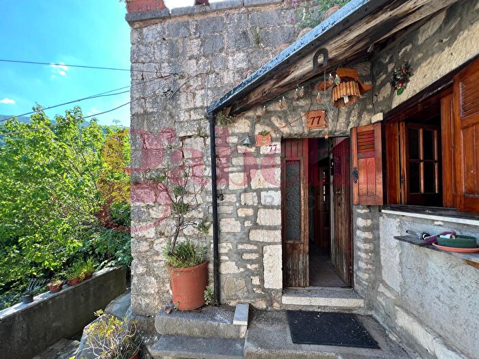 Casa con 8 locali in vendita in Via San Rocco, Cusano Mutri