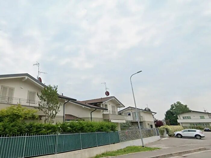Appartamento trilocale in affitto in Via Oscura, Cermenate