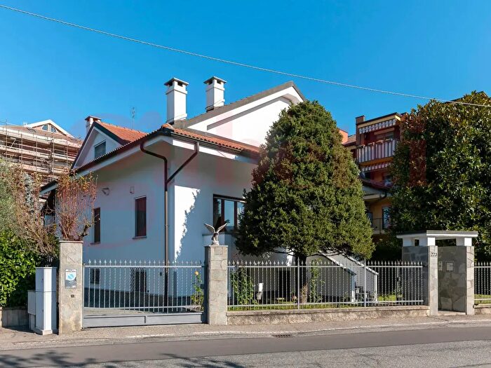 Casa con 7 locali in vendita in Strada del Cascinotto, San Mauro Torinese
