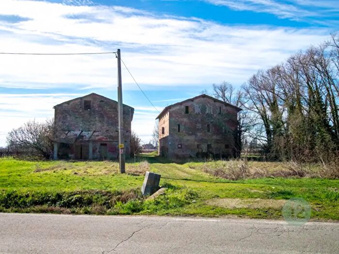Casa con 12 locali in vendita in Bomporto