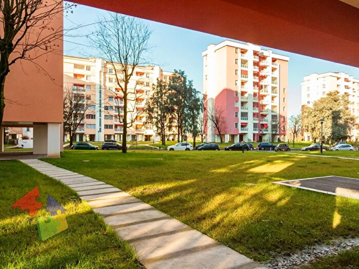 Appartamento trilocale in vendita in Via Sporting Mirasole, Opera