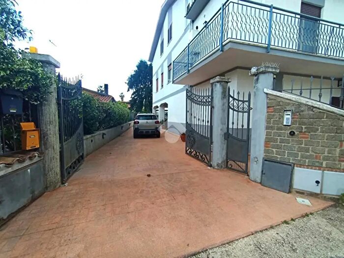 Appartamento trilocale in vendita in Via Arno, Lariano