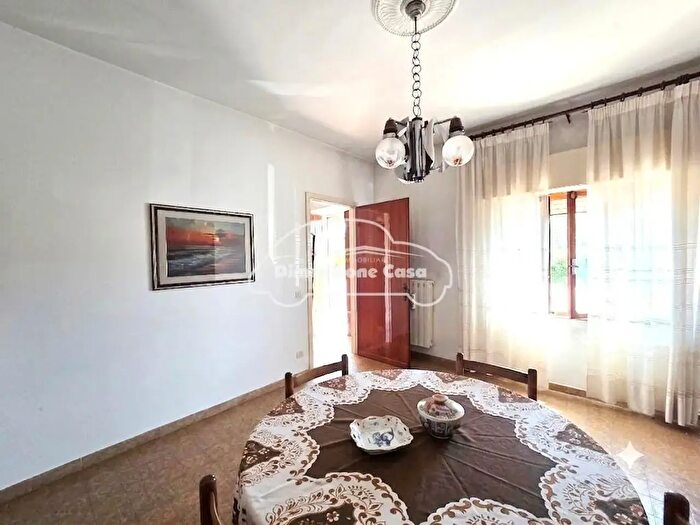 Casa con 5 locali in vendita in Porcari