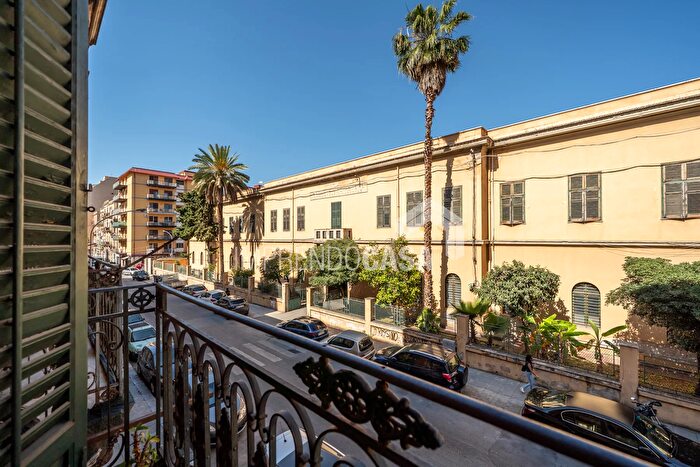 Appartamento con 5 locali in vendita in Via Pindemonte, Palermo