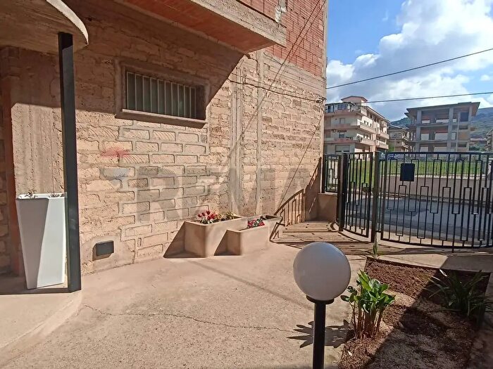 Appartamento con 7 locali in vendita in Via Senna Snc, Comiso