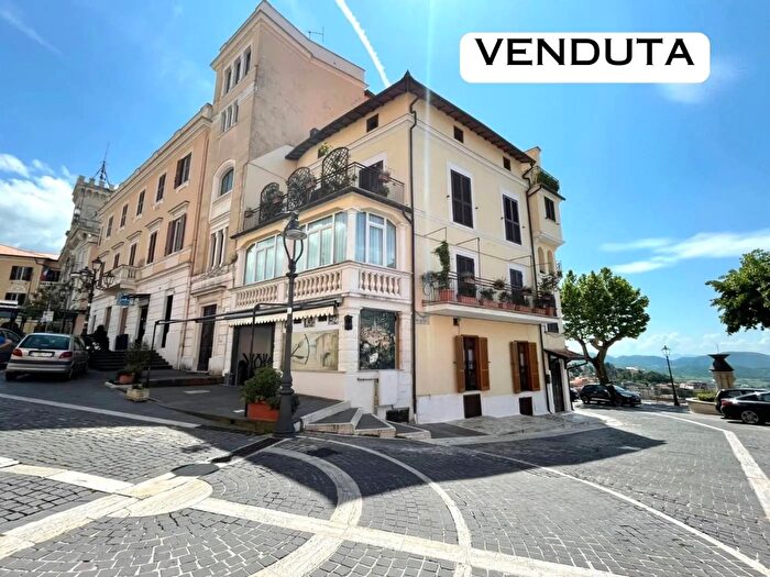 Casa con 9 locali in vendita in Via Ernesta Besso Fiuggi Frosinone, Fiuggi