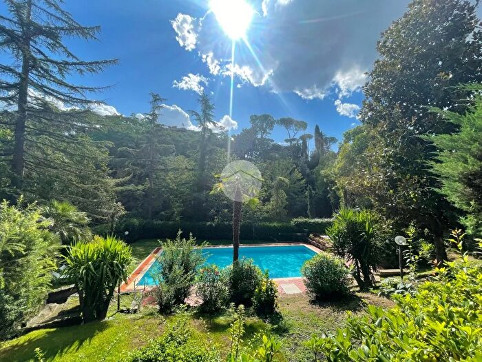 Appartamento con 7 locali in vendita in Via La Sila, Roma