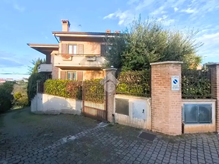 Casa con 9 locali in vendita in V dAnnunzio, Civitanova Marche