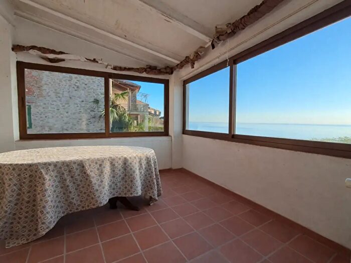 Appartamento trilocale in vendita in Passignano Sul Trasimeno