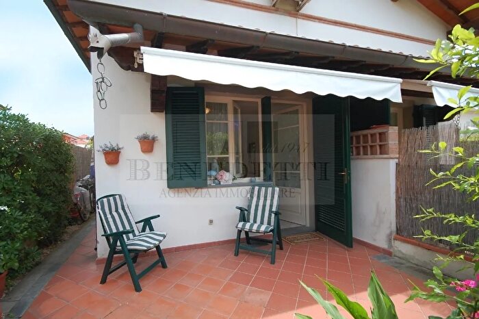 Casa quadrilocale in vendita in Via Ugo Foscolo, Pietrasanta