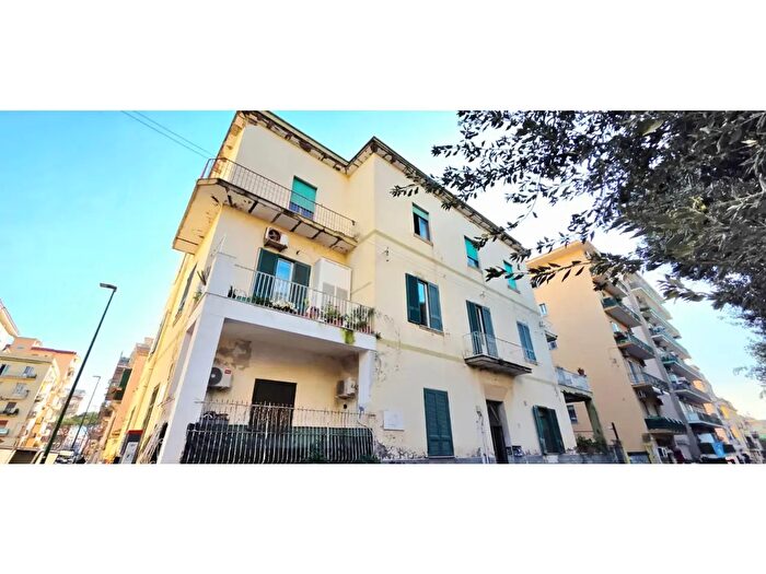 Appartamento quadrilocale in vendita in Viale Campi Flegrei, Napoli