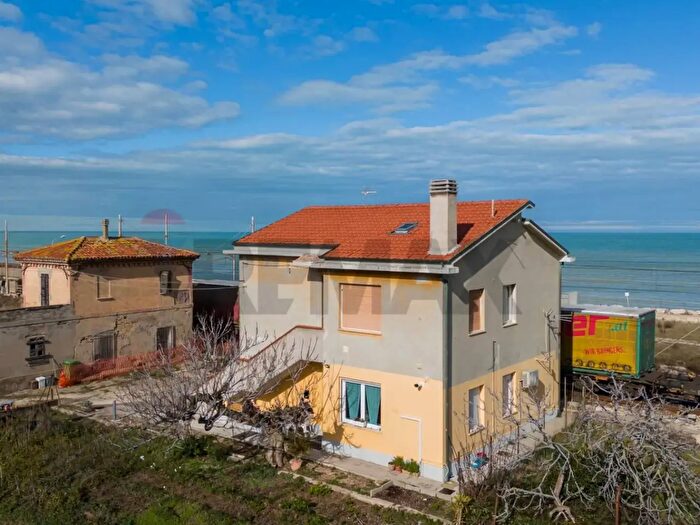 Appartamento con 5 locali in vendita in Viale al Mare, Montemarciano