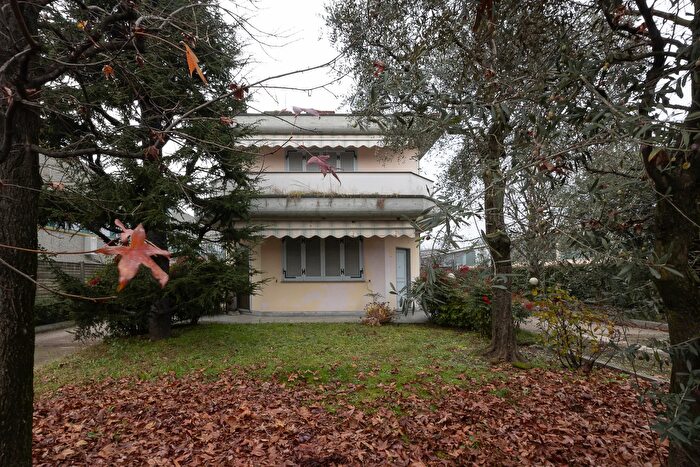 Casa con 6 locali in vendita in Via Enrico Mattei, Mesero