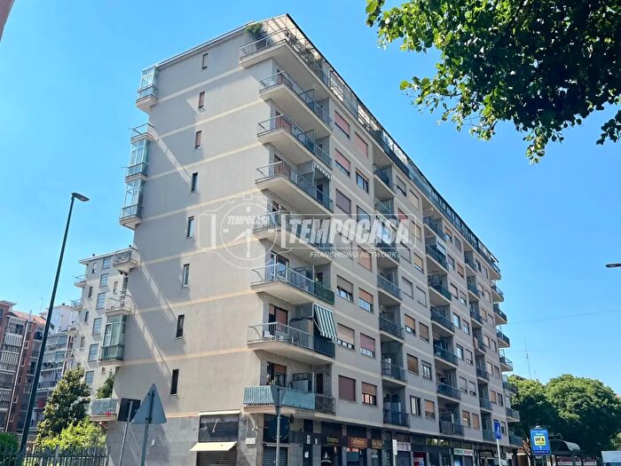 Appartamento trilocale in vendita in Via Lanzo, Torino