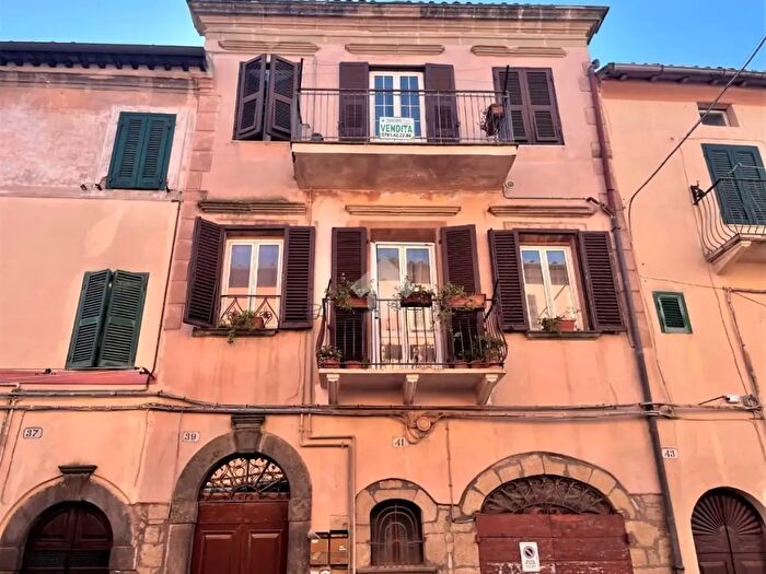 Appartamento quadrilocale in vendita in Corso Giacomo Matteotti, Valentano