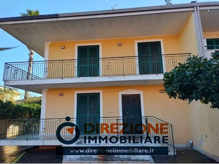 Casa con 5 locali in vendita in Aversa