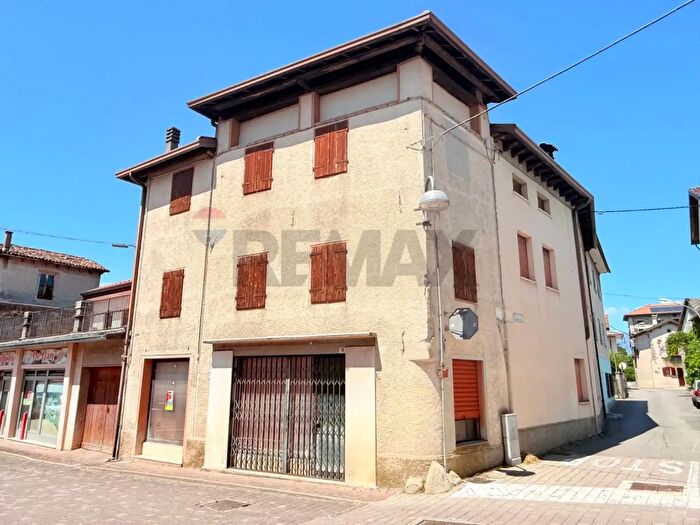 Appartamento trilocale in vendita in Piazza Indipendenza, Borgo Valbelluna