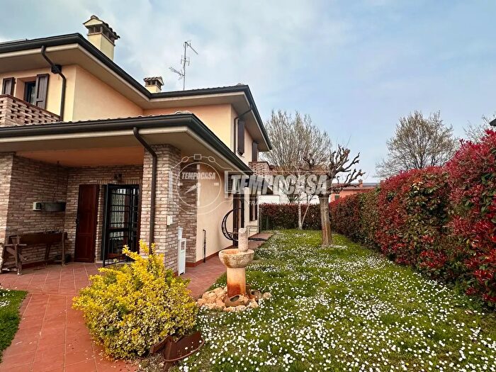 Appartamento trilocale in vendita in Via Caduti di Nassiriya, Crevalcore