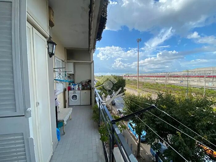 Appartamento trilocale in vendita in Via Ferrante Imparato, Napoli