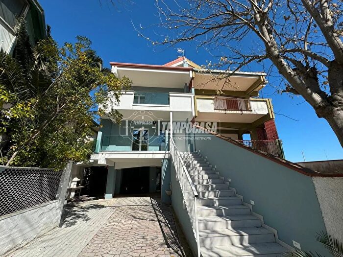 Appartamento trilocale in vendita in Via Francesco Paolo Tosti, Francavilla Al Mare