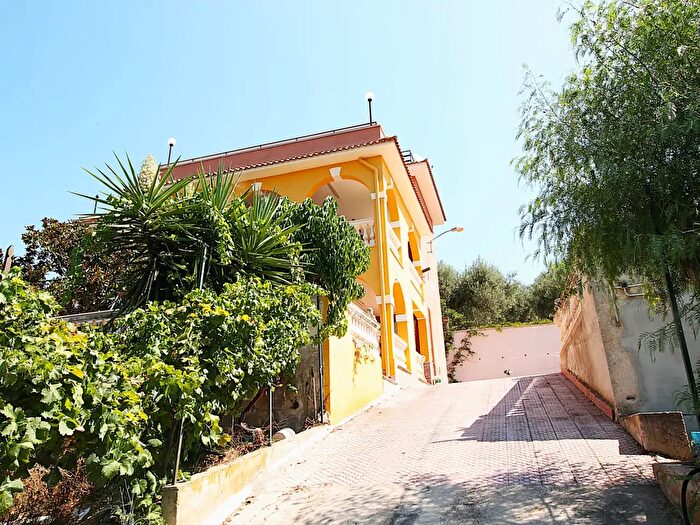 Casa con 8 locali in vendita in Strada Vicinale Lanzirotti Monte, Bagheria