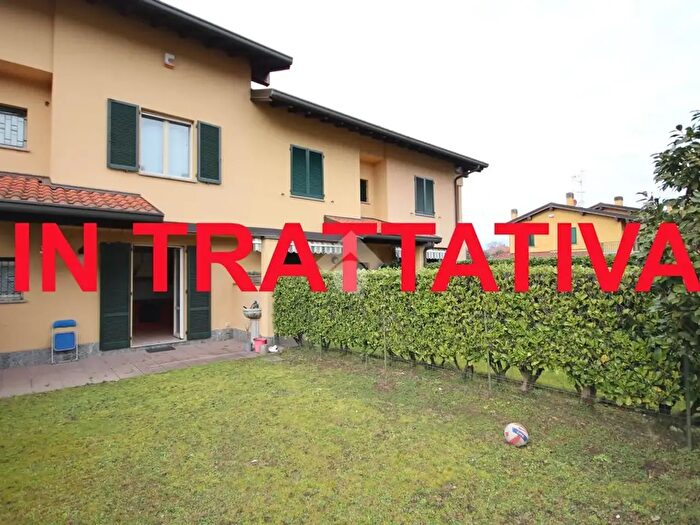 Casa con 5 locali in affitto in Via Achille Grandi, Barzano