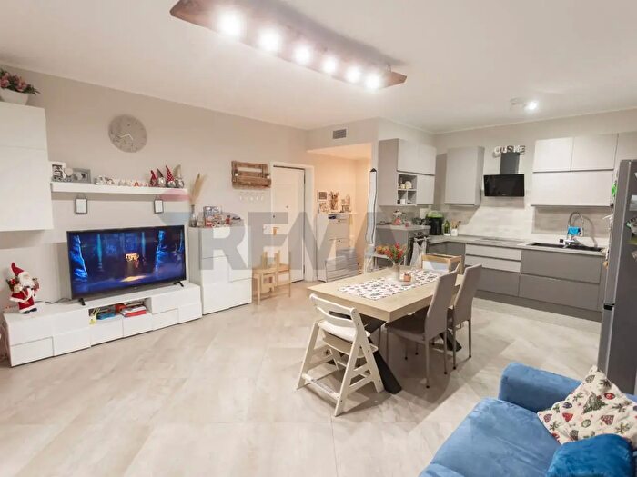 Appartamento trilocale in vendita in Via Tibullo Albio, Parma