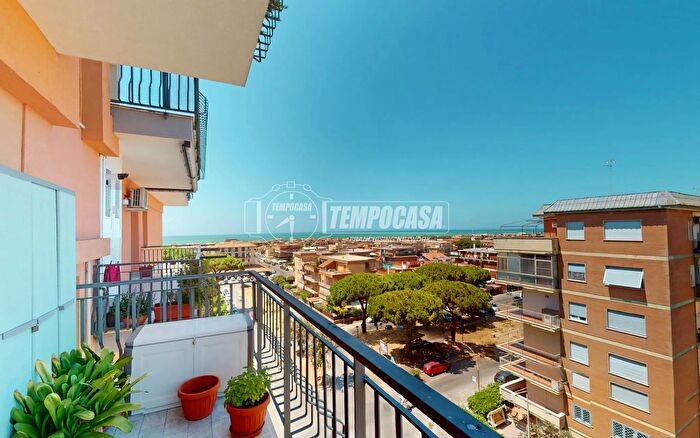 Appartamento trilocale in vendita in Via Claudia, Ladispoli