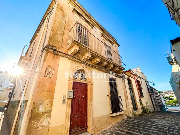 Casa con 5 locali in vendita in Via Alfio Mandraro, Noto